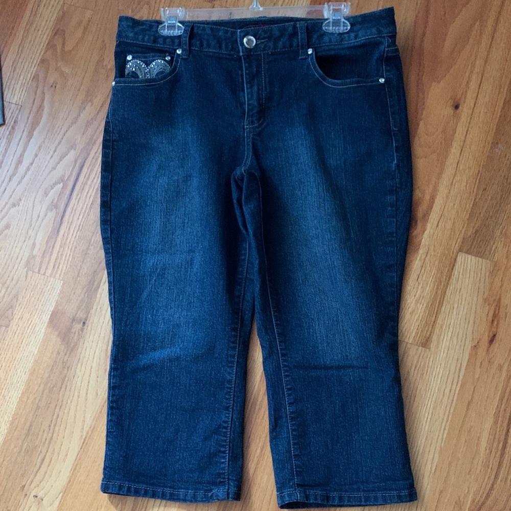 One Zone embellished capris sz 12